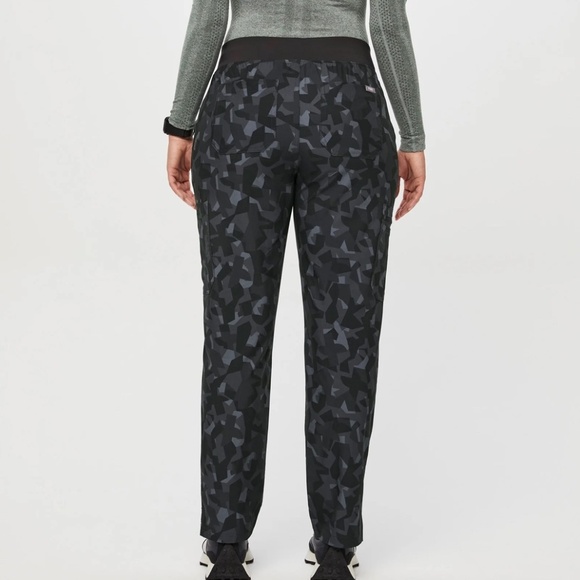 Figs Scrubs Yola FREEx Lined Slim Scrub Pant - Picture 3 of 13